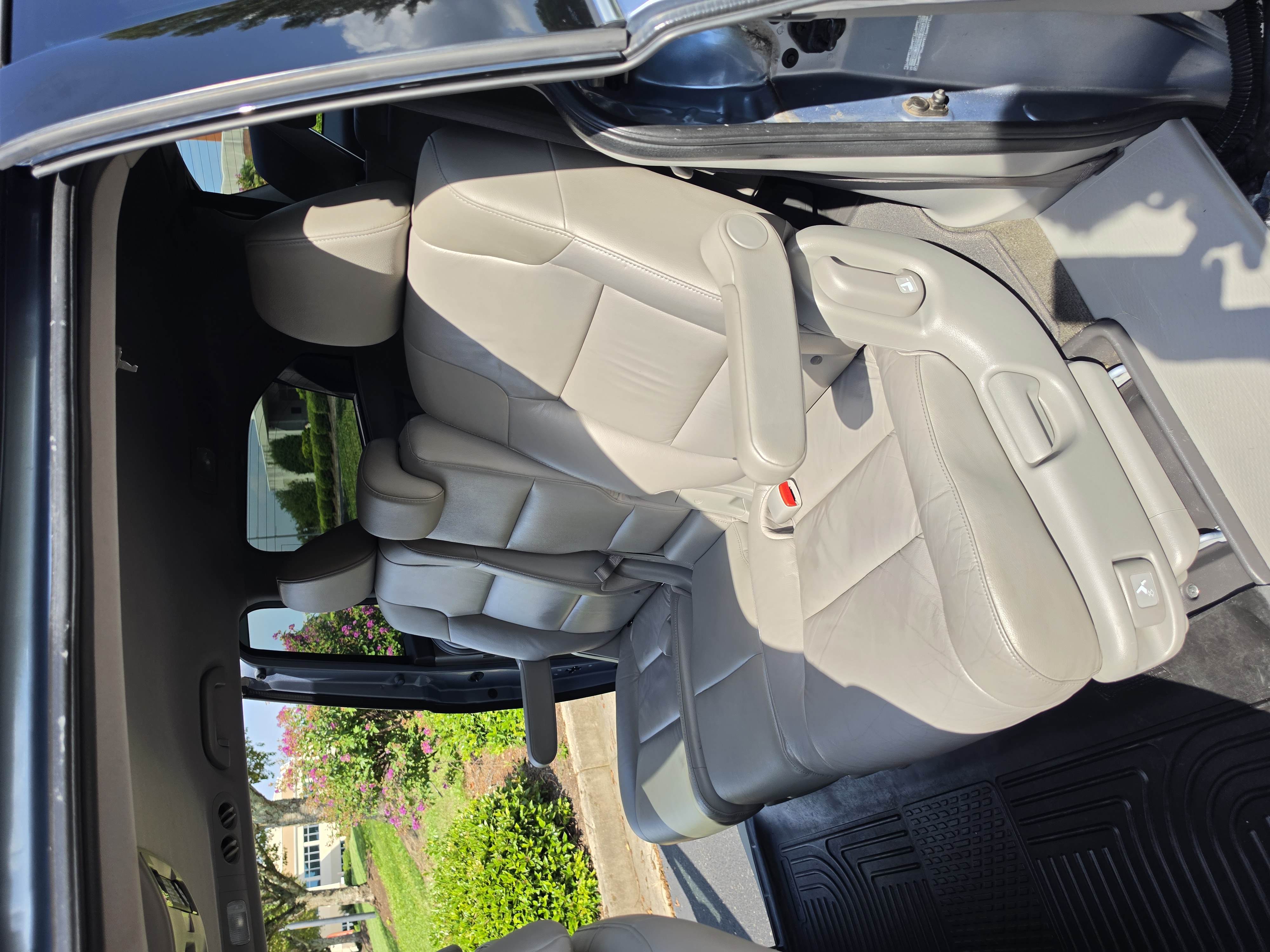 2012 Honda Odyssey thumbnail 16